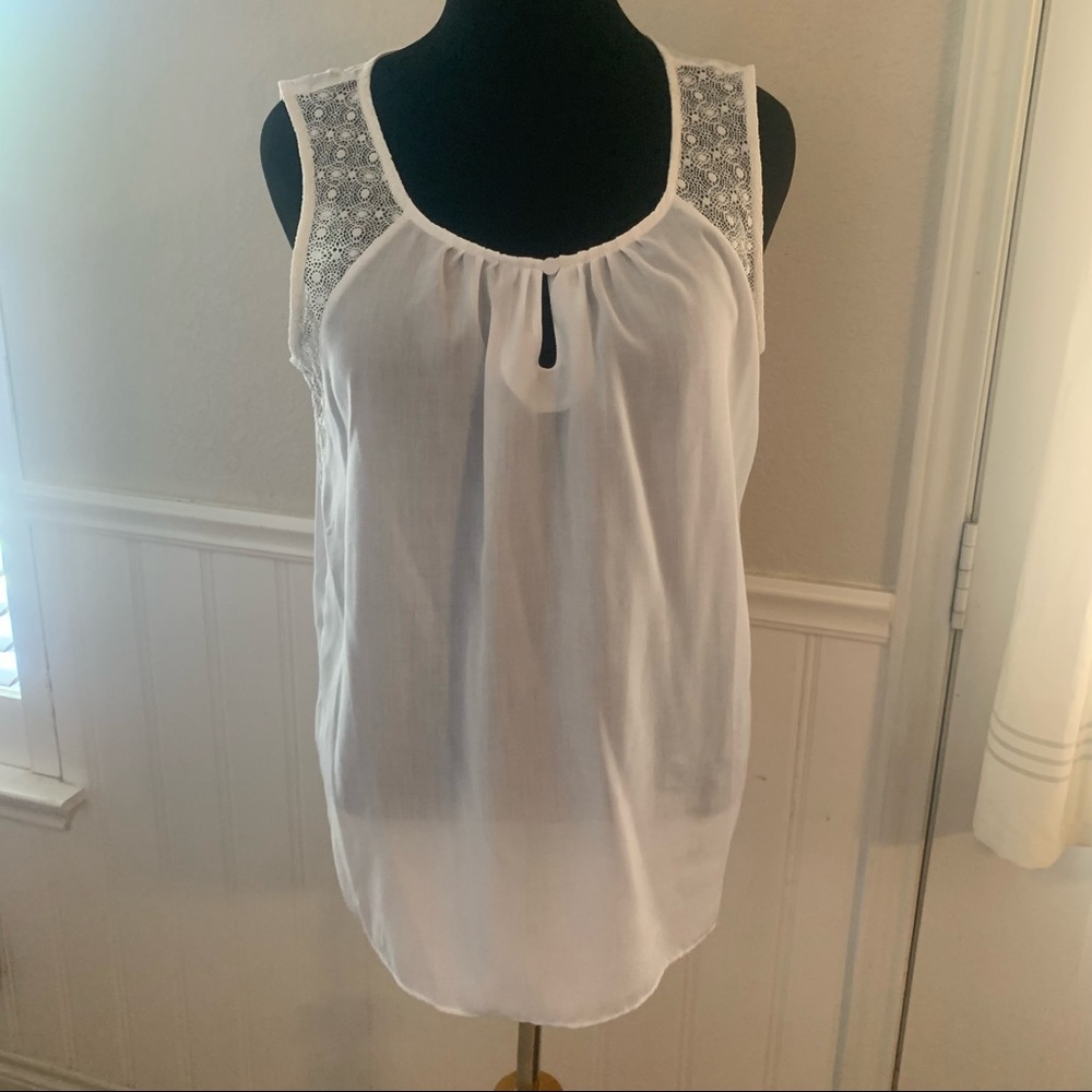 Gap sheer white sleeveless top shirt blouse